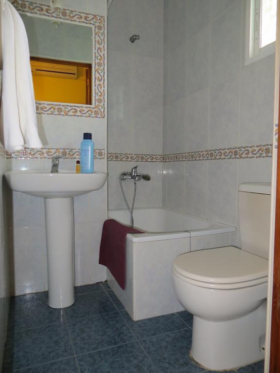 Hostal Restaurante Reina El Tejar Eksteriør billede